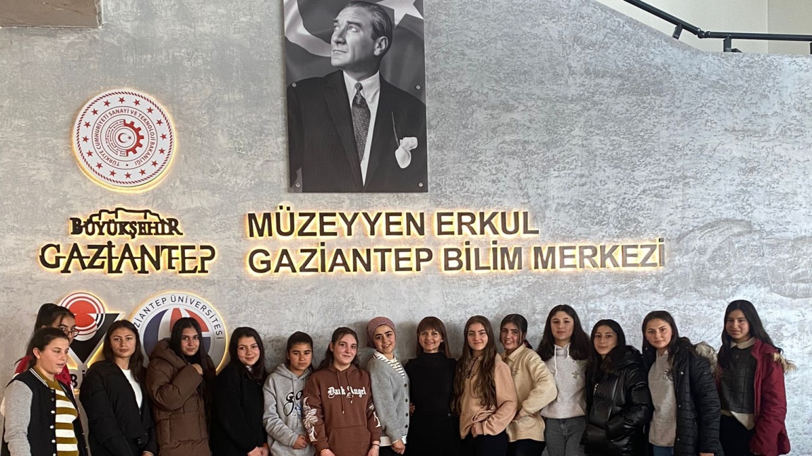 Öğrencilerimizin Müzeyyen Erkul Gaziantep Bilim Merkezi Gezisi